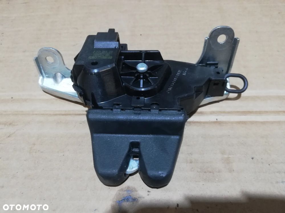 ZAMEK KLAPY TYŁ A2057500600 MERCEDES - 2