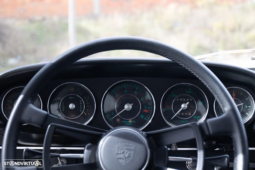 Porsche 911 Série F - 24