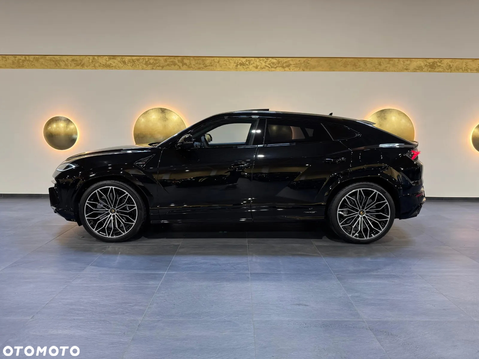Lamborghini Urus - 14
