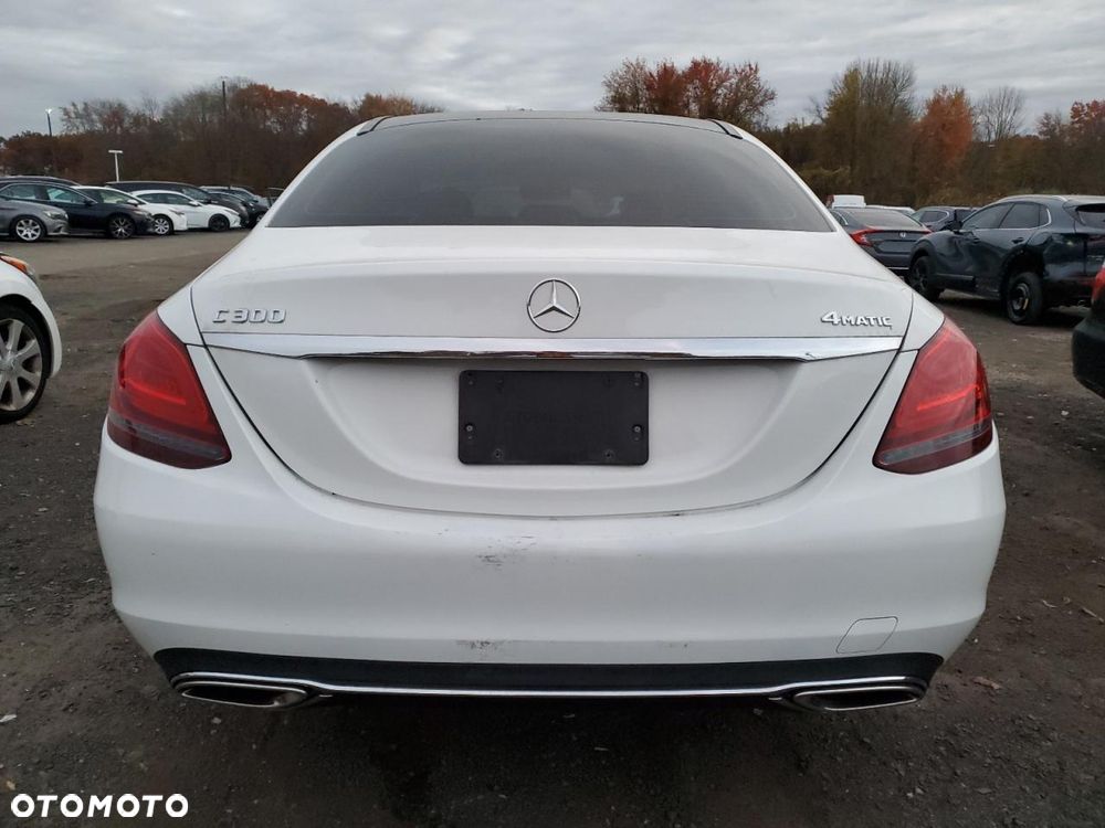 Mercedes-Benz Klasa C 300 9G-TRONIC Exclusive - 6