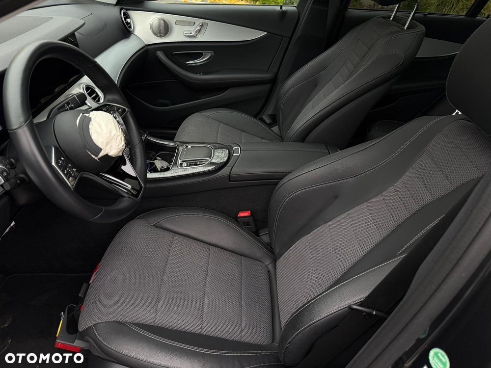 Mercedes-Benz Klasa E 200 4Matic 9G-TRONIC AMG Line - 28