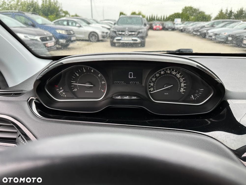 Peugeot 208 - 9