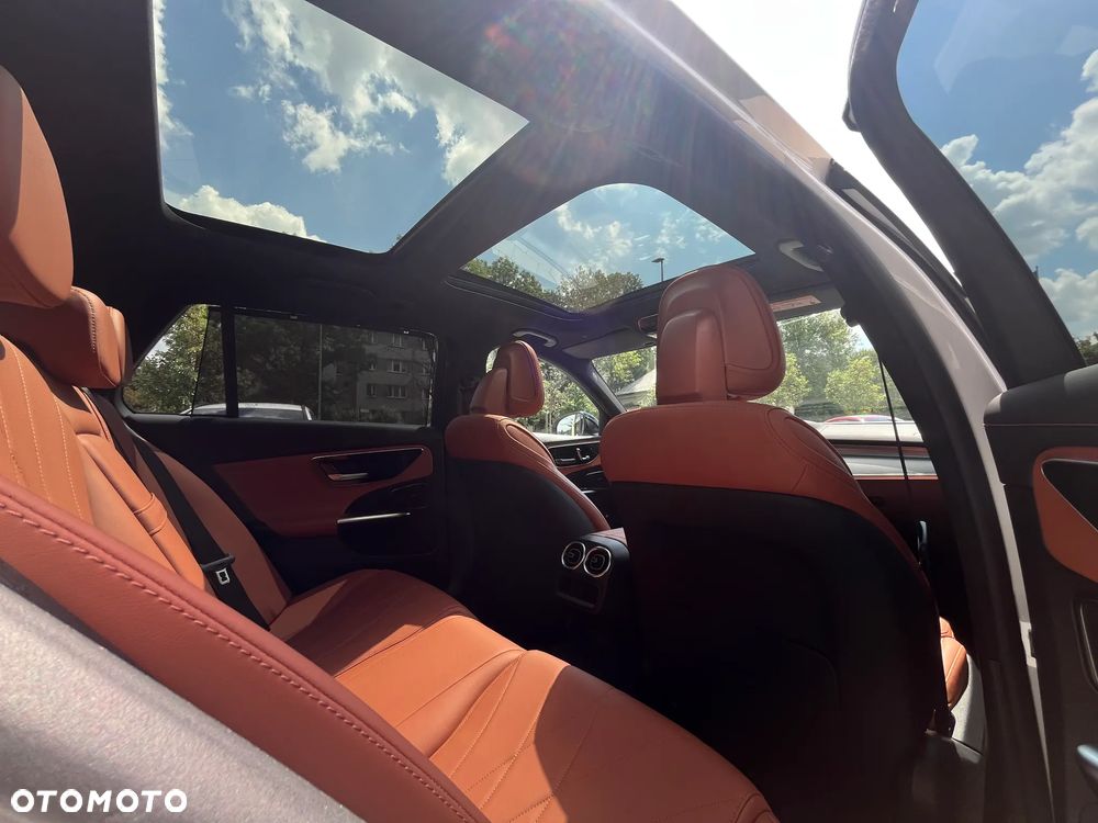 Mercedes-Benz Klasa C 300 4Matic T 9G-TRONIC AMG Line - 36