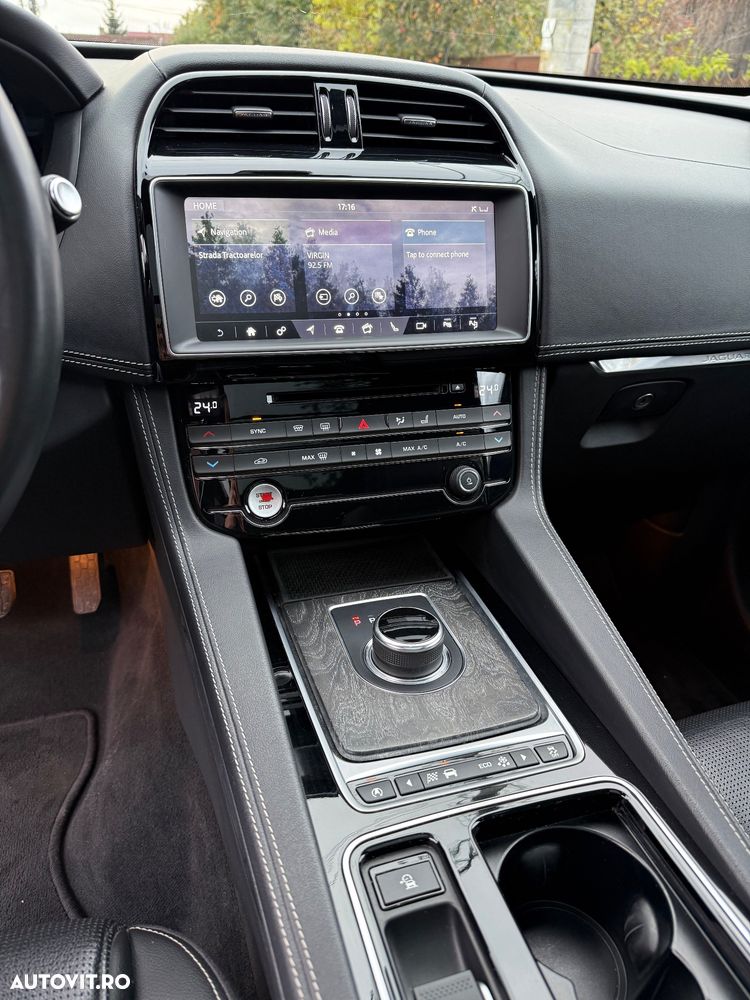 Jaguar F-Pace 20d AWD R-Sport - 23