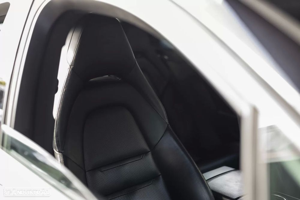 Porsche Panamera 4 E-Hybrid - 28