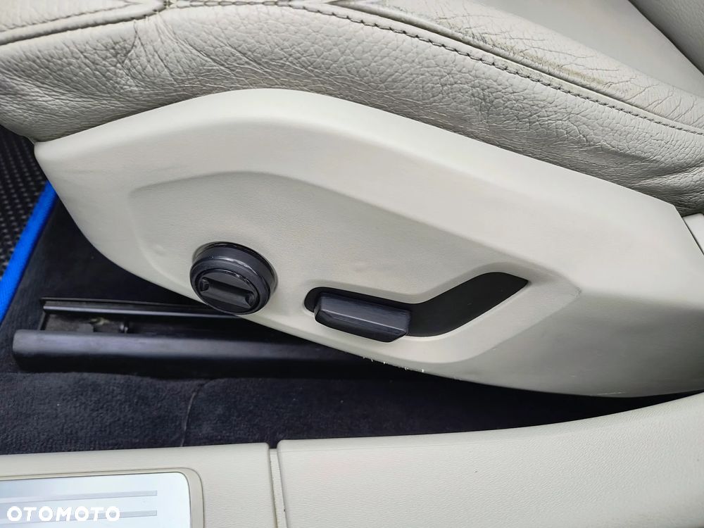 Volvo V90 D4 Momentum Pro - 33