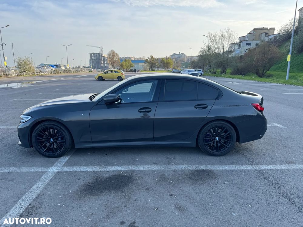 BMW Seria 3 330i xDrive AT - 4