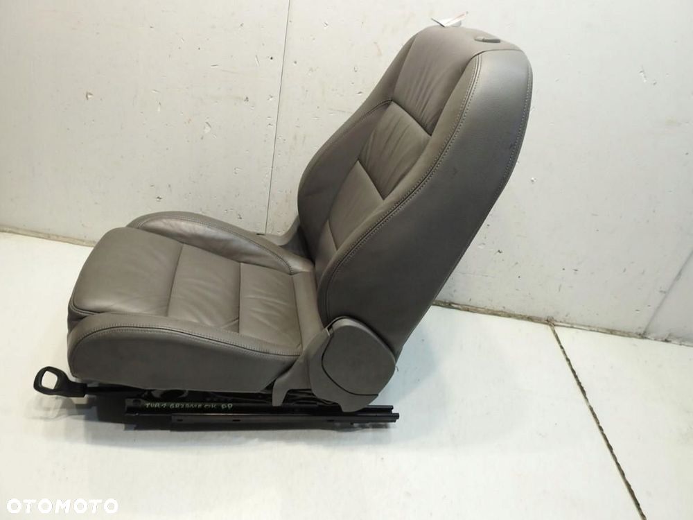 FOTEL PRAWY PRZÓD PODGRZEWANY VOLKSWAGEN TOURAN I - 3