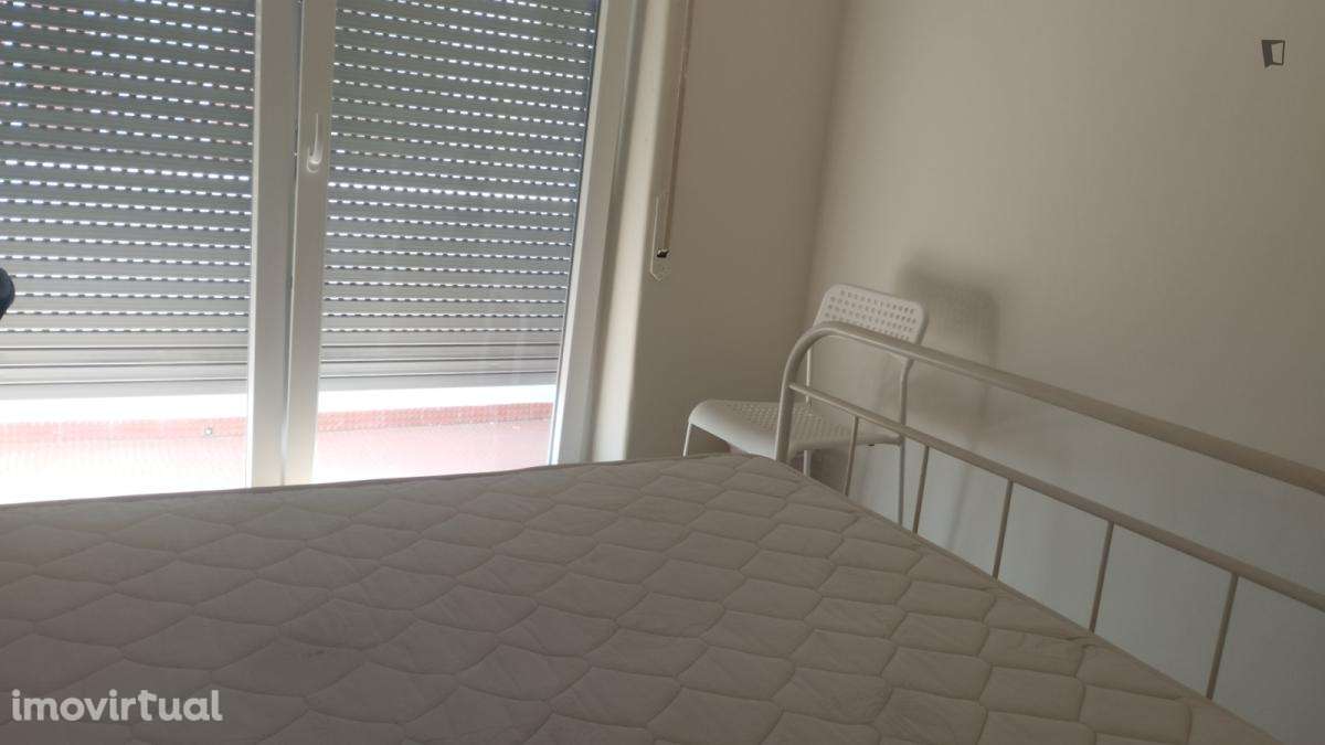 Quarto - localizado em Caldas da rainha - Grande imagem: 4/10