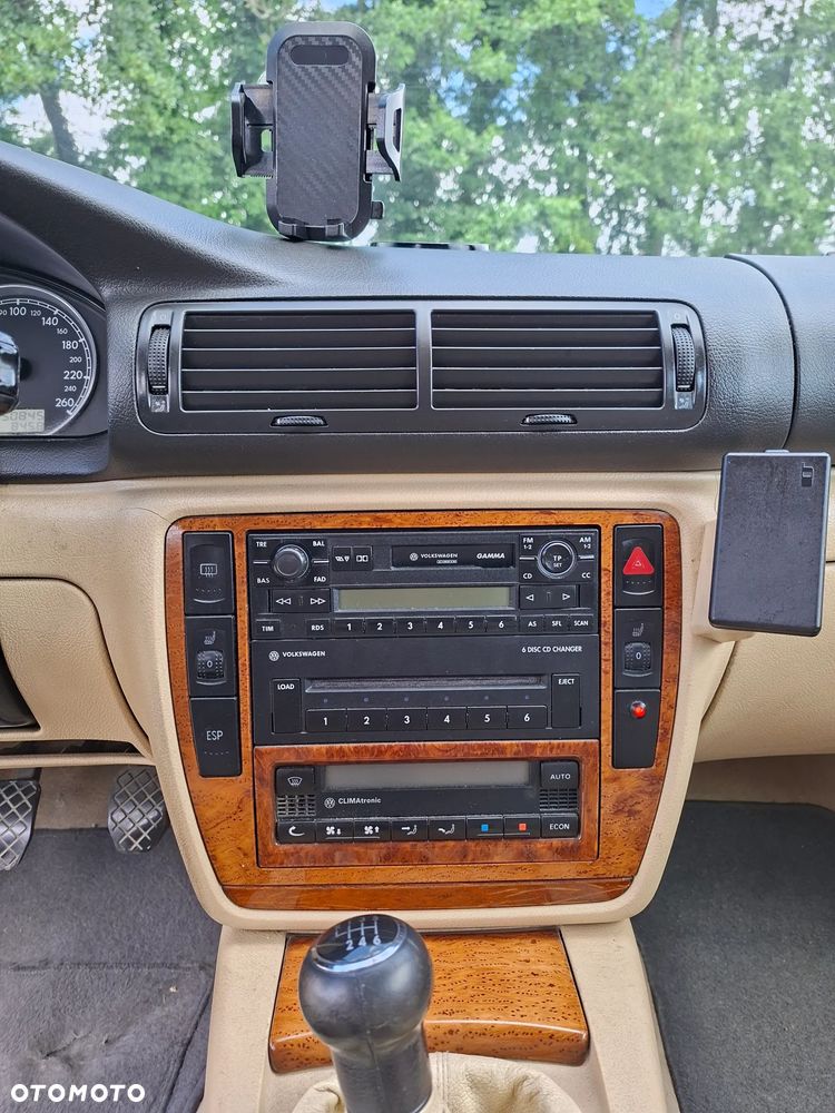 Volkswagen Passat 1.9 TDI Highline - 5