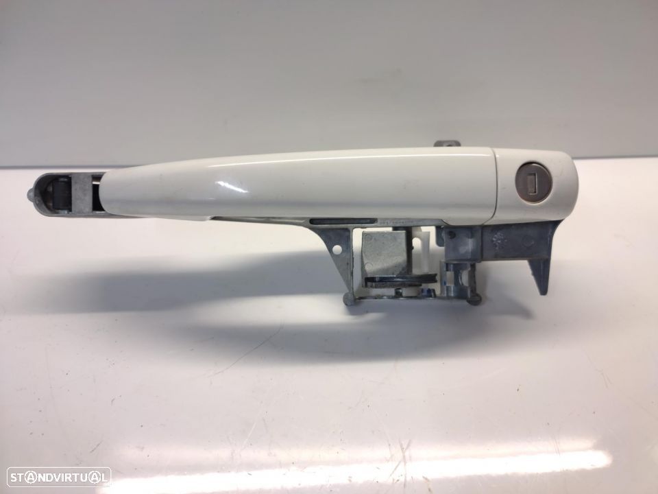 Moleta porta frente direita puxador Peugeot 208 2016 - 1
