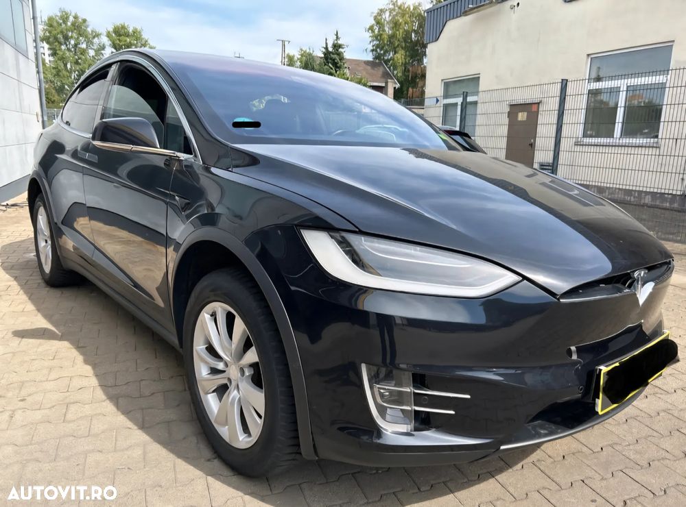 Tesla Model X - 1