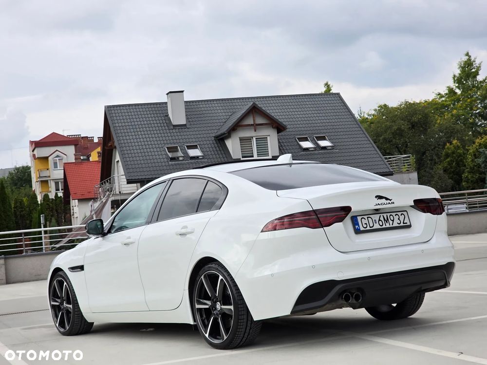 Jaguar XE 2.0 D180 R-Dynamic S - 3