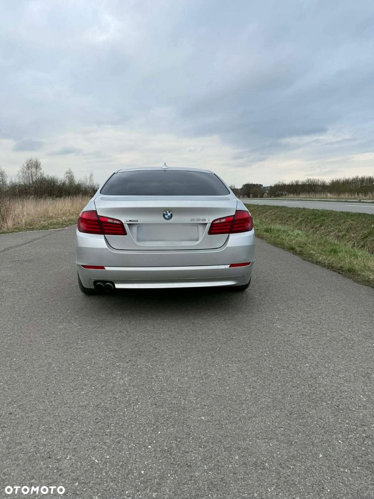 BMW Seria 5 528i xDrive - 4