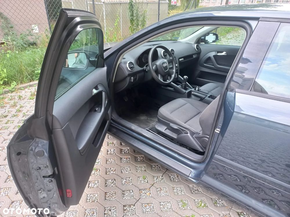 Audi A3 3-drzwiowe 1.6 Ambition - 9