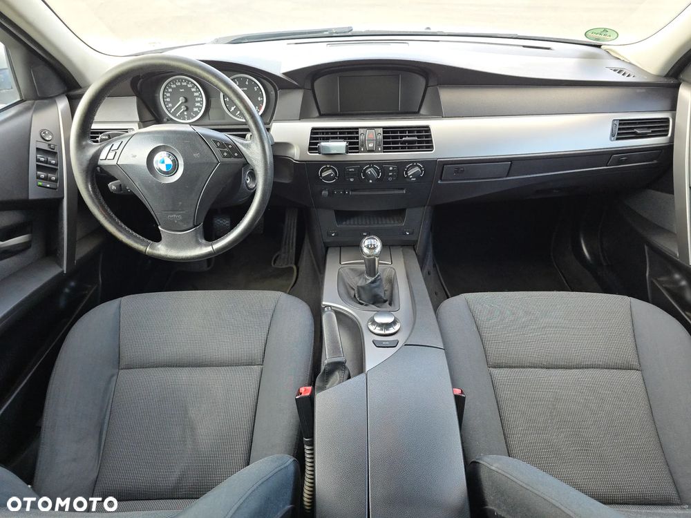 BMW Seria 5 525i - 11