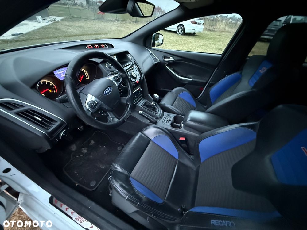 Ford Focus 2.0 EcoBoost ST mit Leder-Sport-Paket - 11