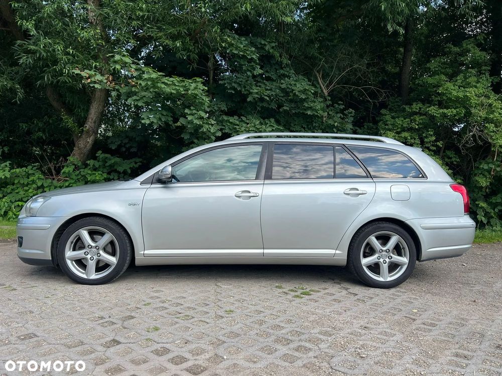 Toyota Avensis 2.2 D-4D Prestige - 2
