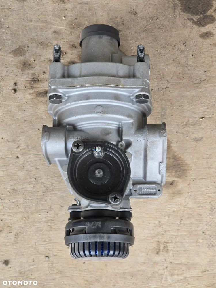 Pneumatyczny regulator siły hamowania MERCEDES - 4
