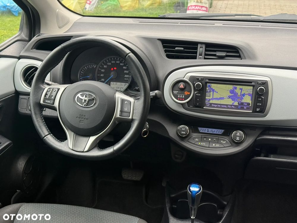 Toyota Yaris Hybrid 100 Premium - 14