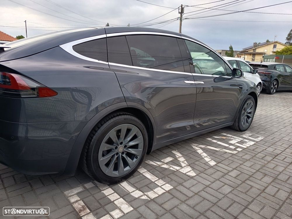 Tesla Model X 100D - 11