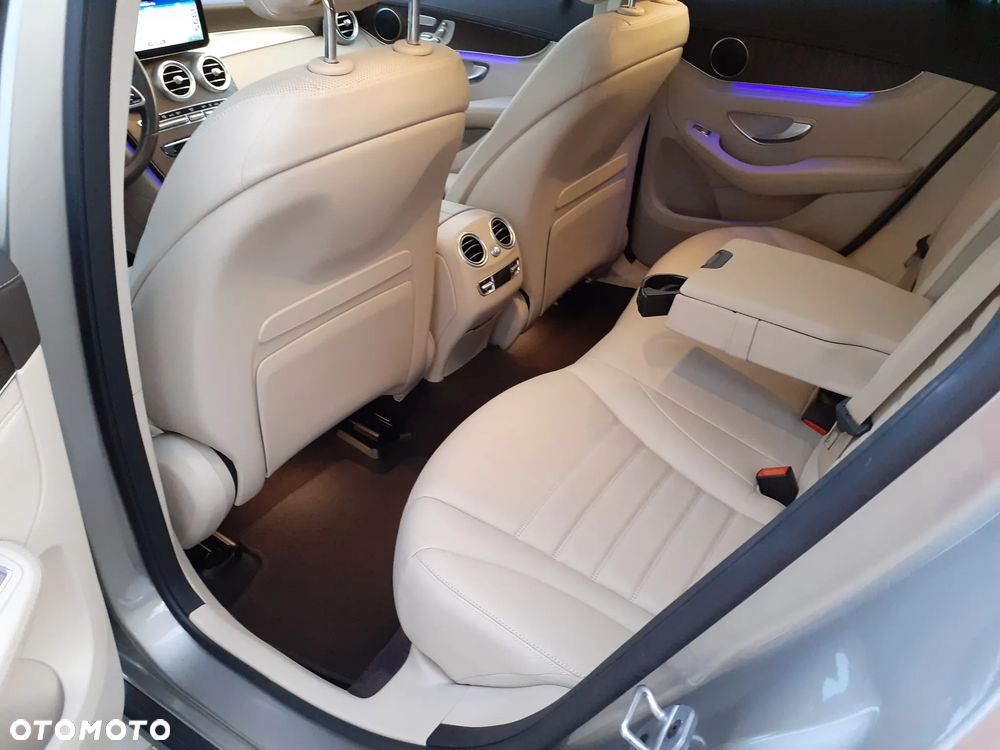 Mercedes-Benz GLC 200 4Matic 9G-TRONIC AMG Line - 22