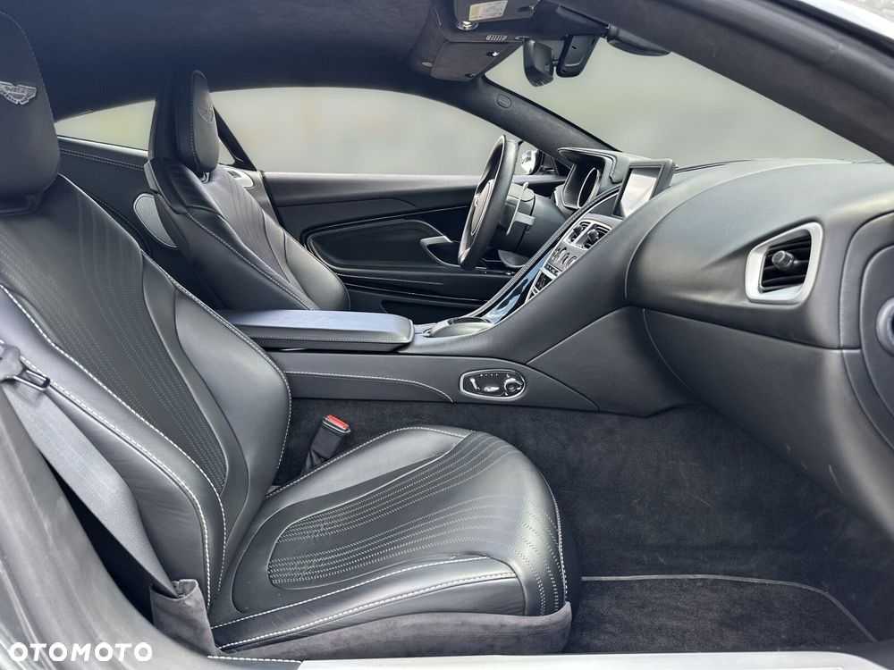 Aston Martin DB11 V8 - 15