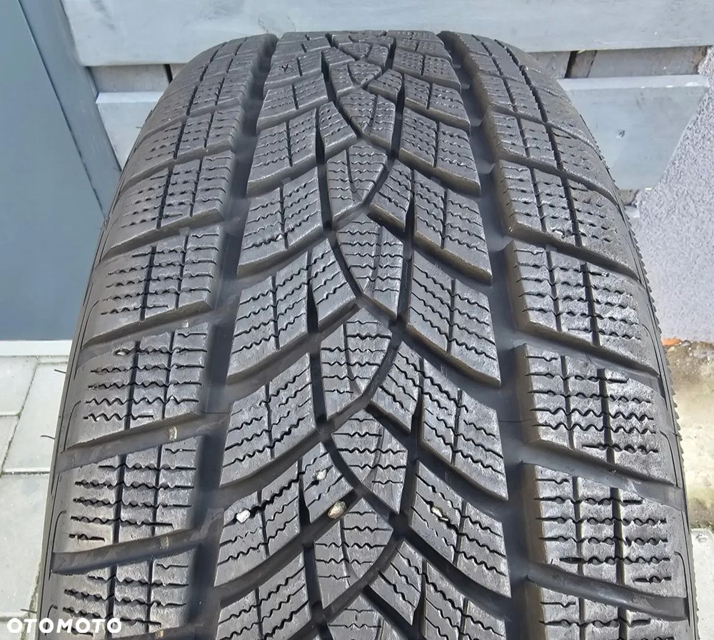 Ultra Grip Performance + 215/50R19 93 T - 3