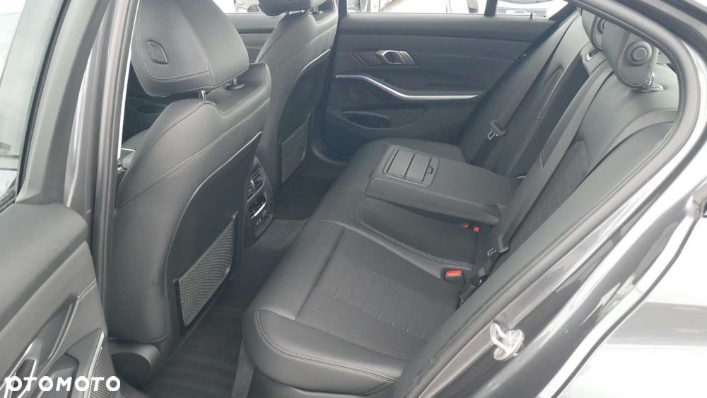 BMW Seria 3 - 18