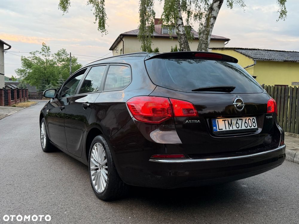 Opel Astra 1.4 Turbo 150 Jahre - 4