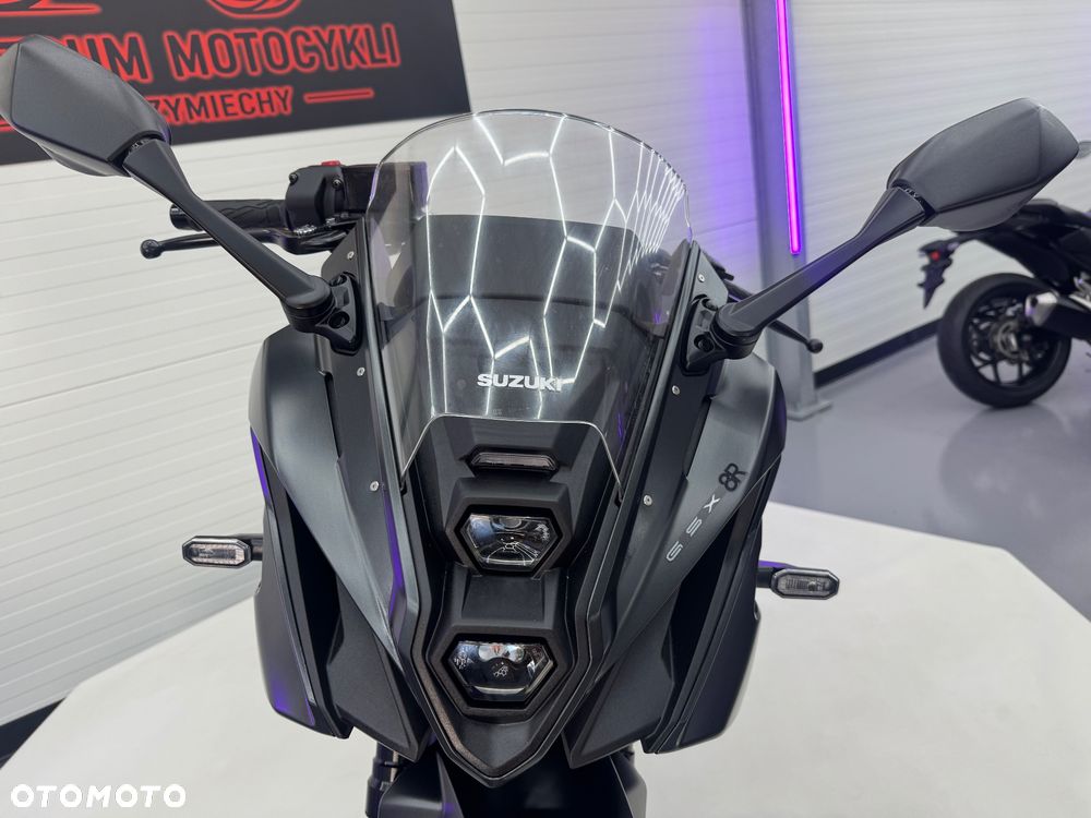 Suzuki GSX - 27