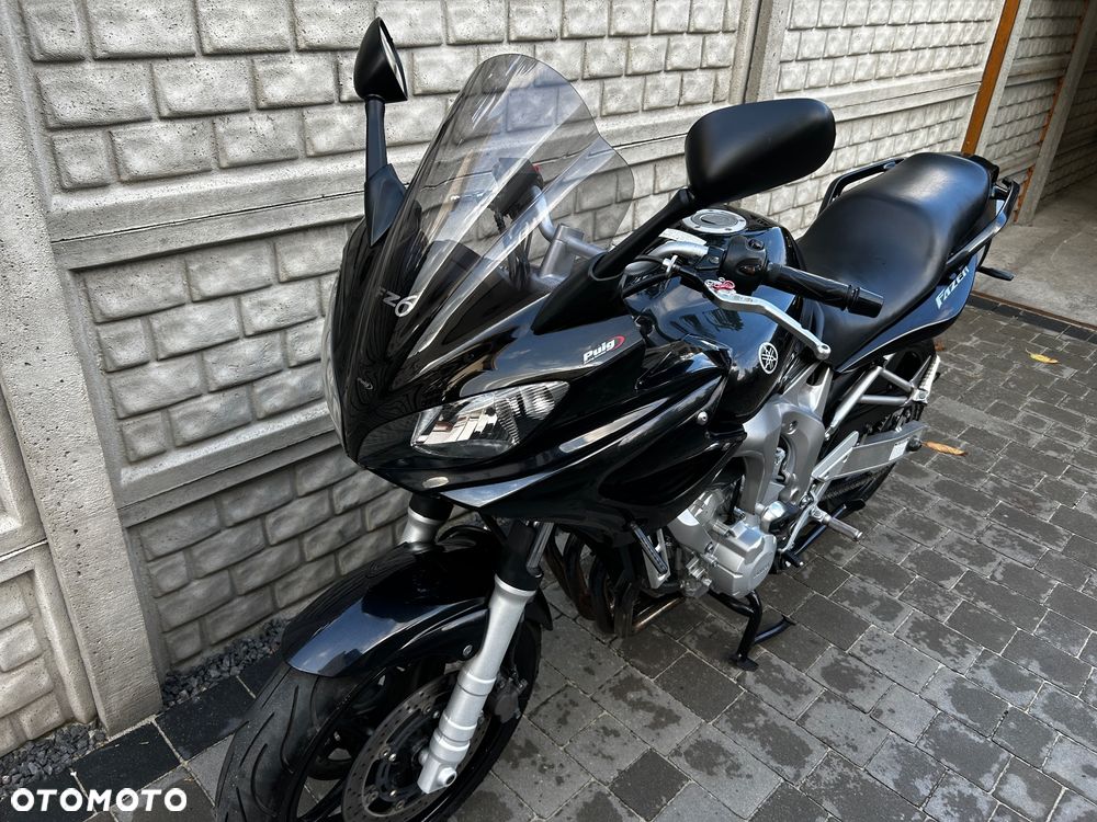Yamaha FZS - 17