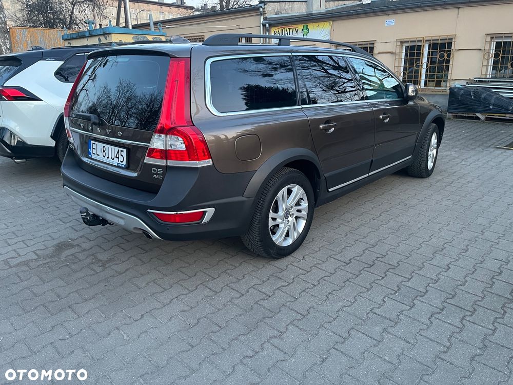 Volvo XC 70 D5 AWD Momentum - 3