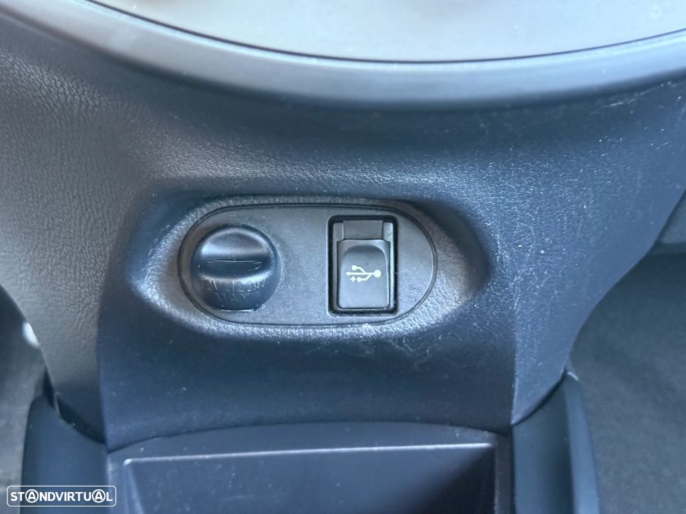 Toyota Yaris 1.0 VVT-i - 36