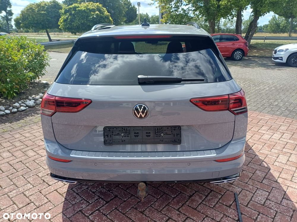 Volkswagen Golf 2.0 TDI SCR DSG R-Line - 16