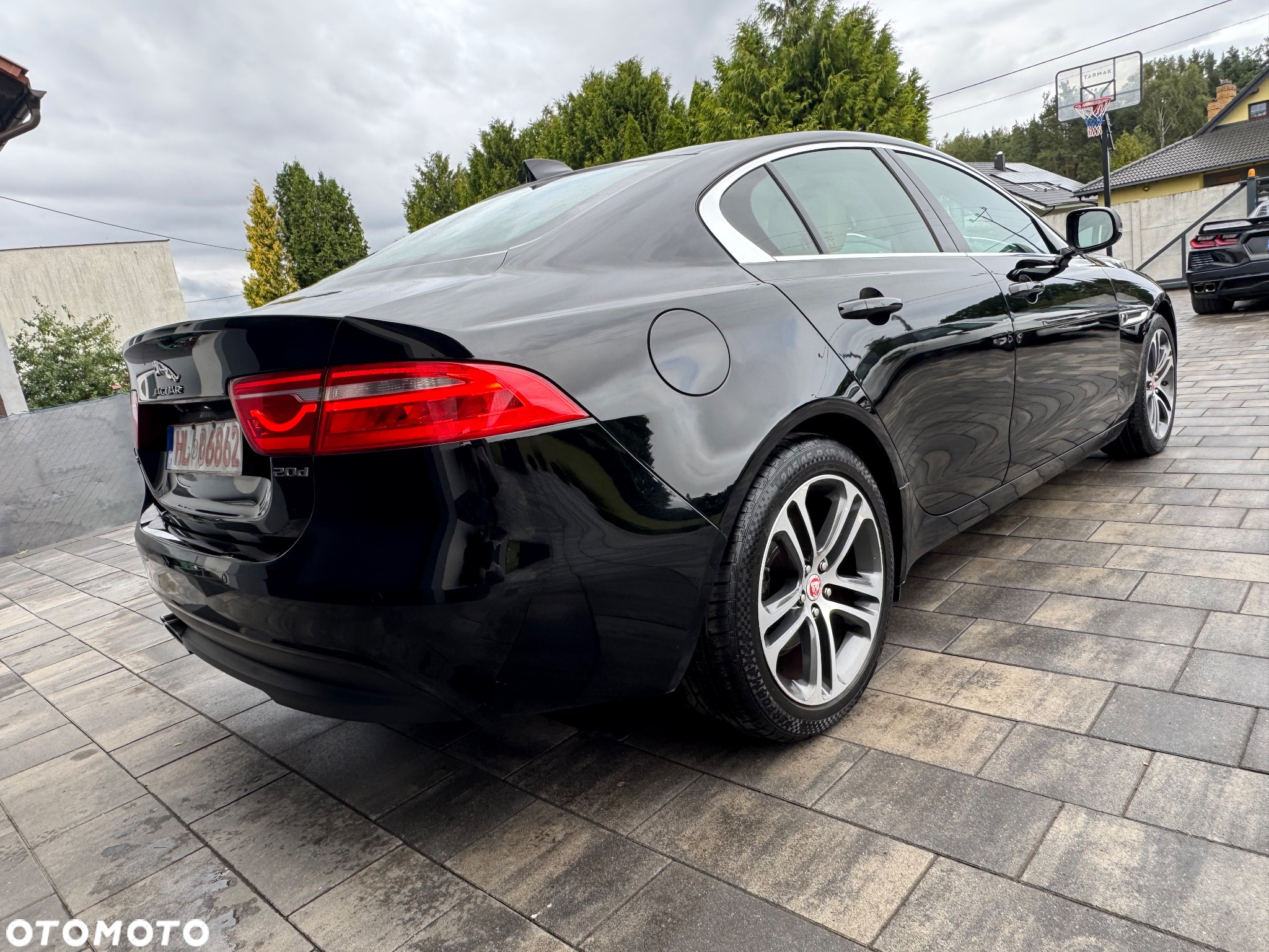 Jaguar XE 2.0 D Prestige - 7