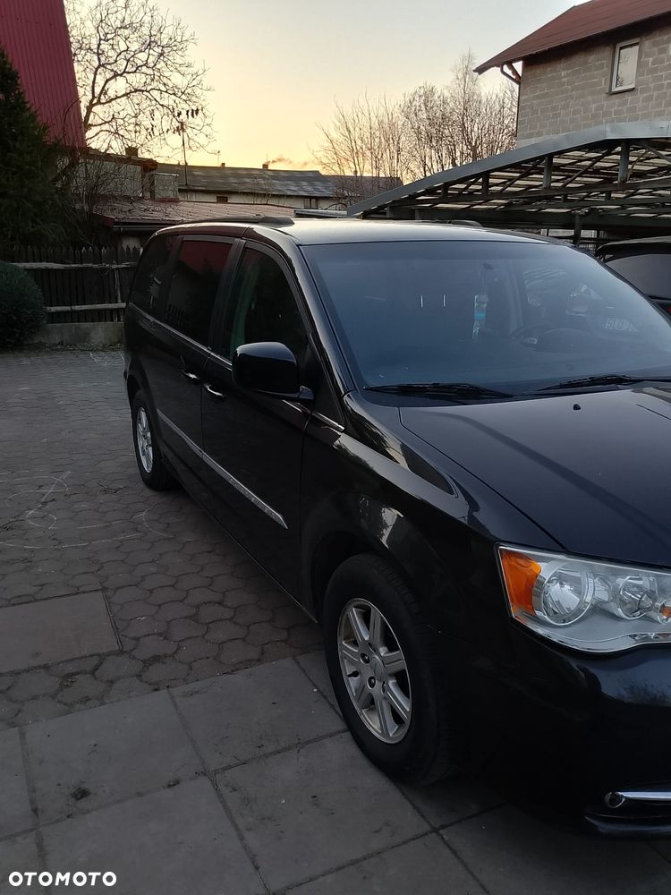 Chrysler Town & Country - 2