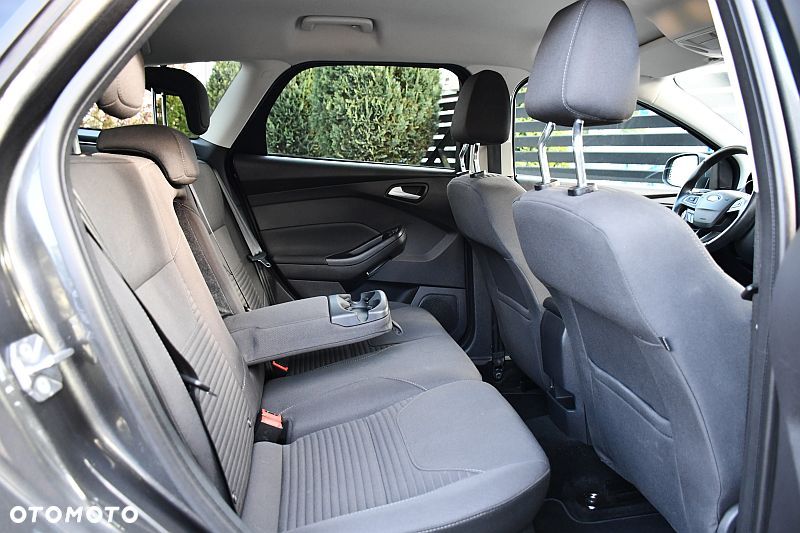 Ford Focus 1.5 EcoBlue Start-Stopp-System TITANIUM DESIGN - 24