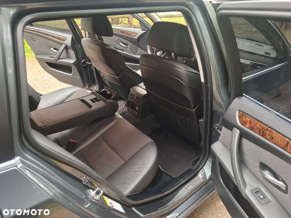 BMW Seria 5 530d xDrive - 14