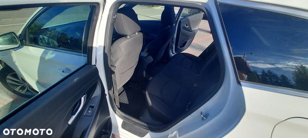 Hyundai i30 1.6 D Comfort DCT - 8