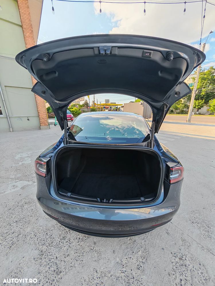 Tesla Model 3 - 9
