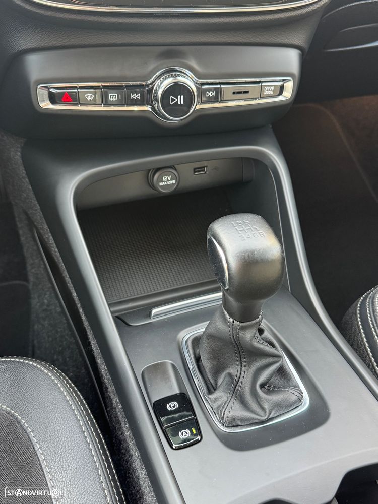 Volvo XC 40 2.0 D3 Momentum Plus - 15