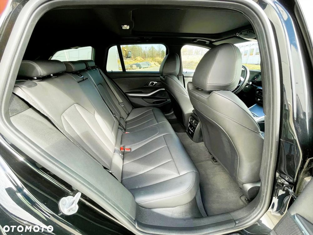 BMW Seria 3 320d xDrive MHEV M Sport sport - 24