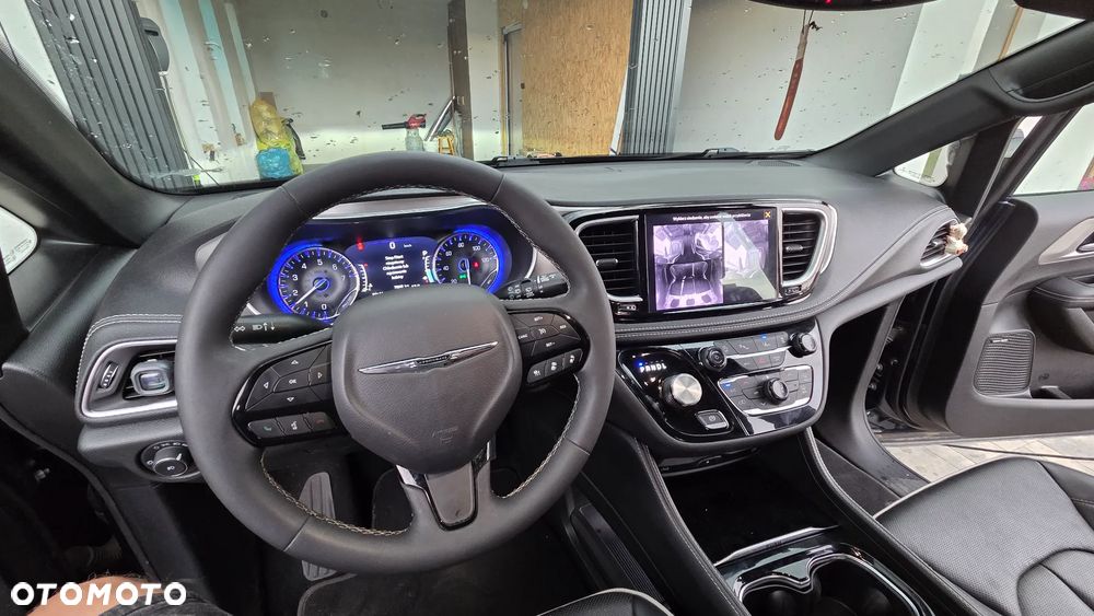 Chrysler Pacifica - 5