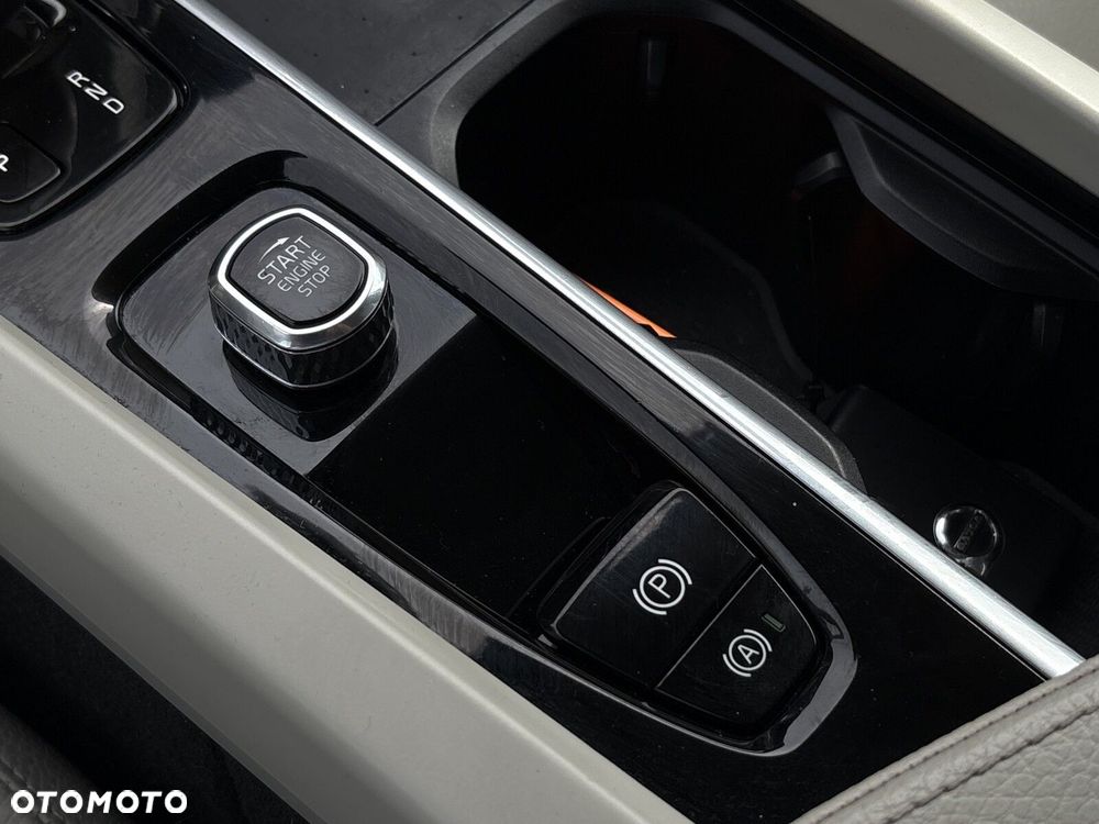 Volvo XC 60 B4 D Momentum - 28