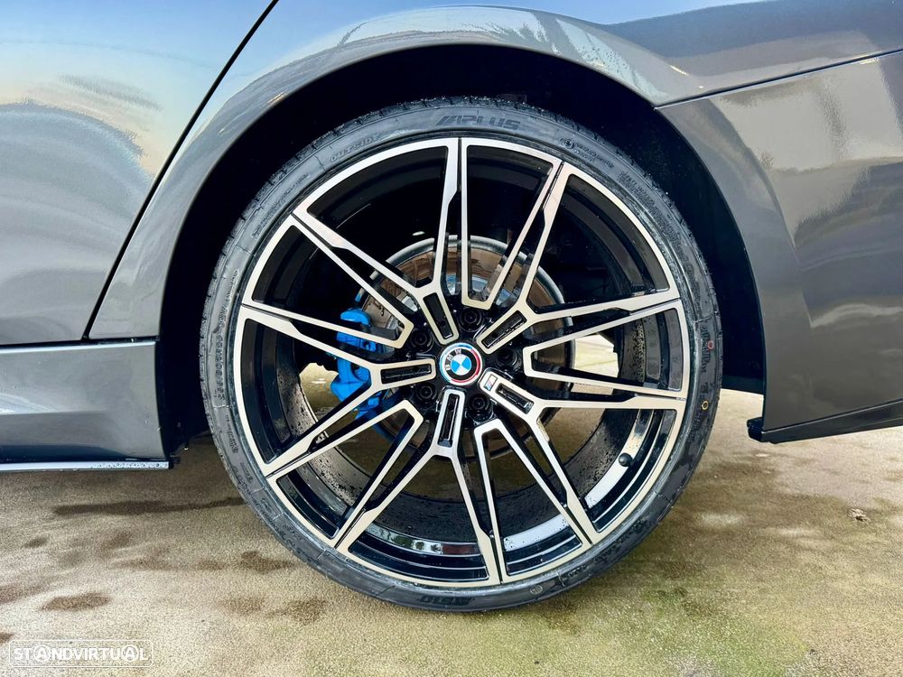 BMW 320 d Pack M - 13