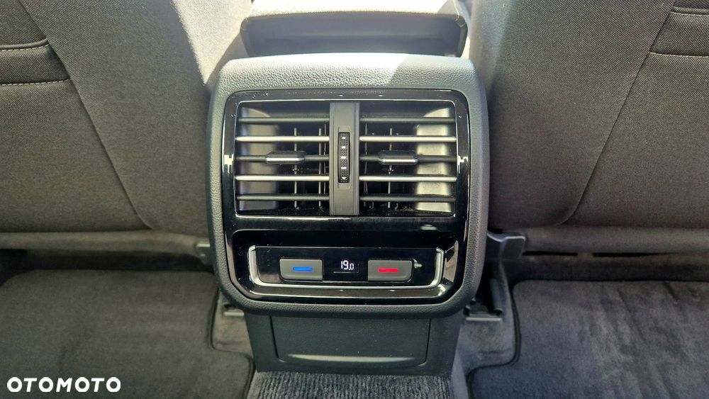 Volkswagen Passat 2.0 TDI (BlueMotion Technology) Comfortline - 25