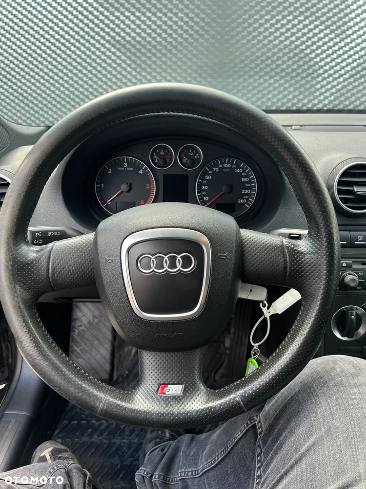 Audi A3 Sportback 2.0 TDI S line Sportpaket plus - 4