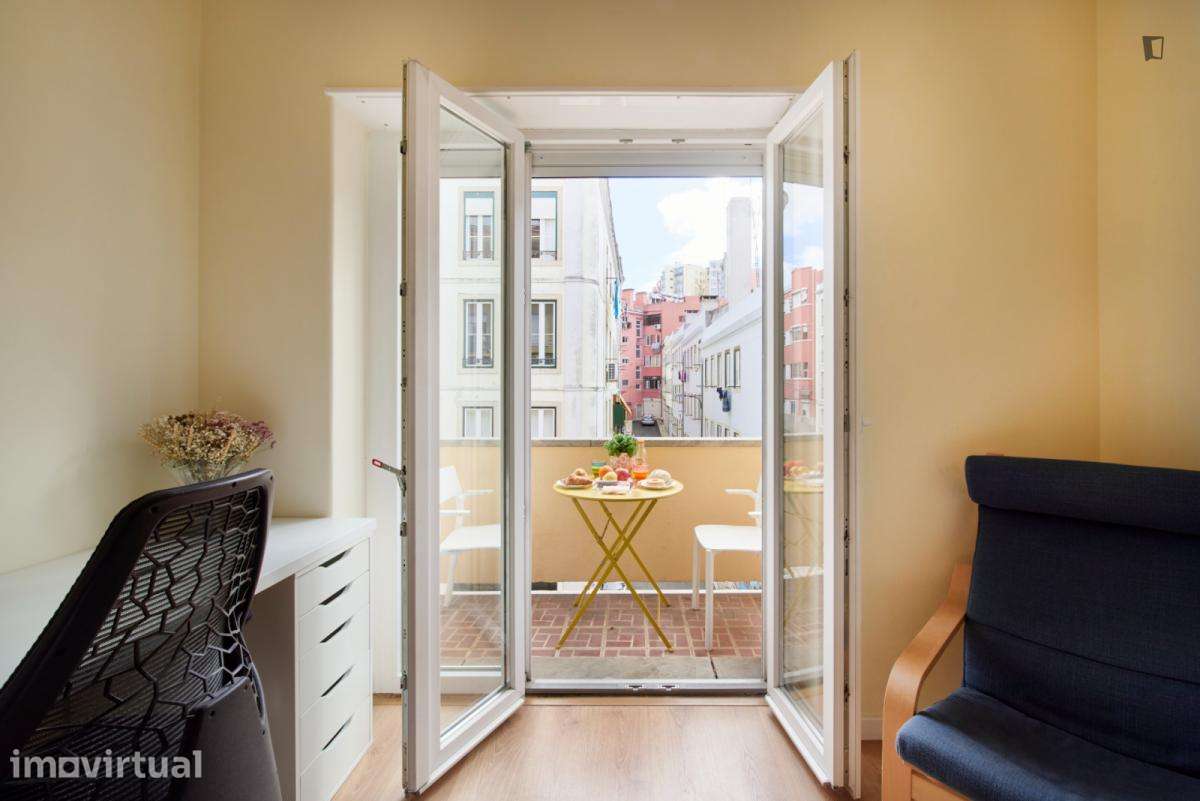 Quarto - localizado em Anjos Lisbon - Grande imagem: 4/17