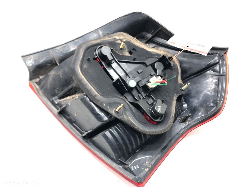 LAMPA PRAWY TYŁ  TOYOTA COROLLA (_E12_) 2001 - 2007 1.6 VVT-i (ZZE121_) 81 kW [110 KM] benzyna 2002 - 3